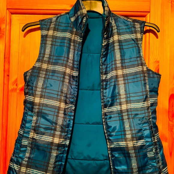 IZOD Reversible Vest - Picture 2 of 3